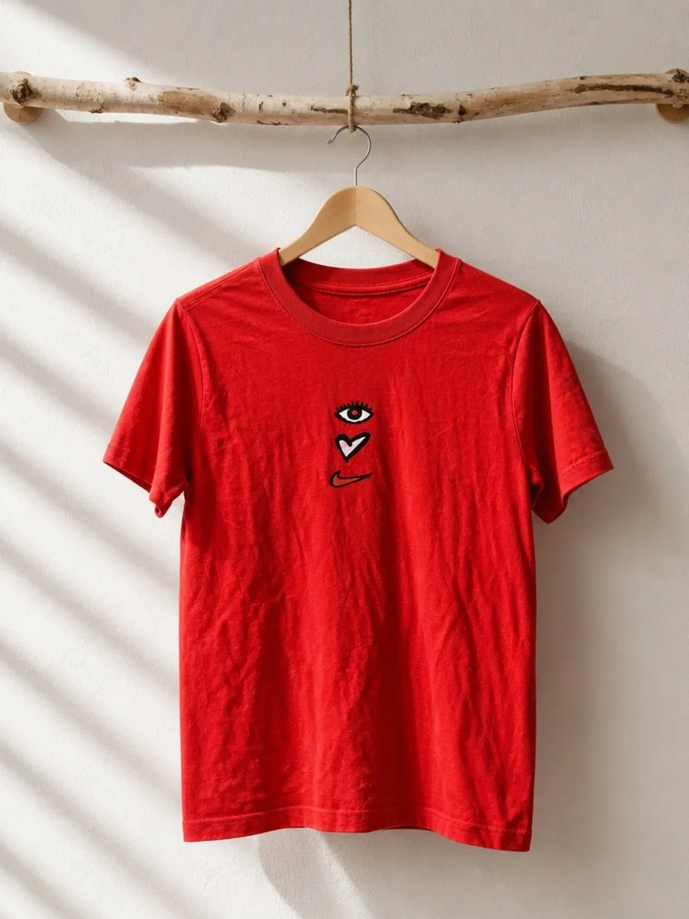 NWT Unisex Kids Red Graphic Tee Hit on Front and Back - Size Large